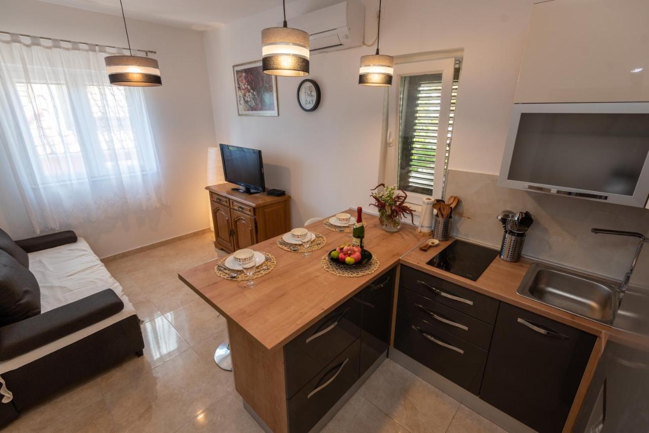Apartman Tribunj Tribalj Esterno foto